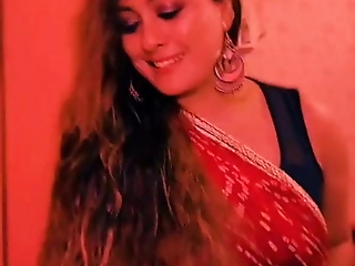 Bangladeshi Hot Aunty Dance